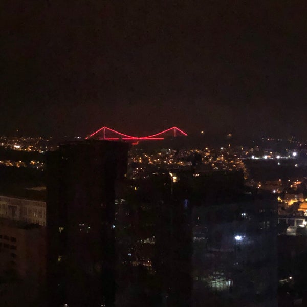Foto tirada no(a) Hilton Istanbul Maslak por Burak K. em 6/20/2022