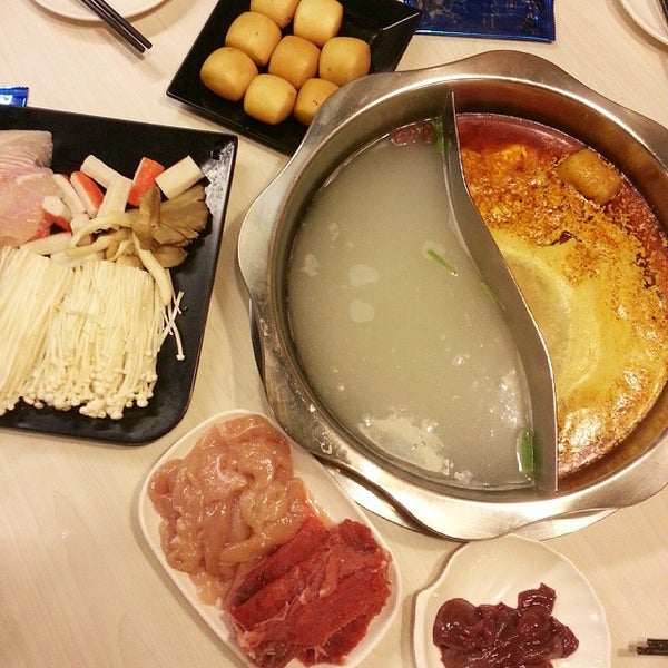 Photo taken at King&#39;s Laksa Steamboat by Cheryl T. on 10/20/2014