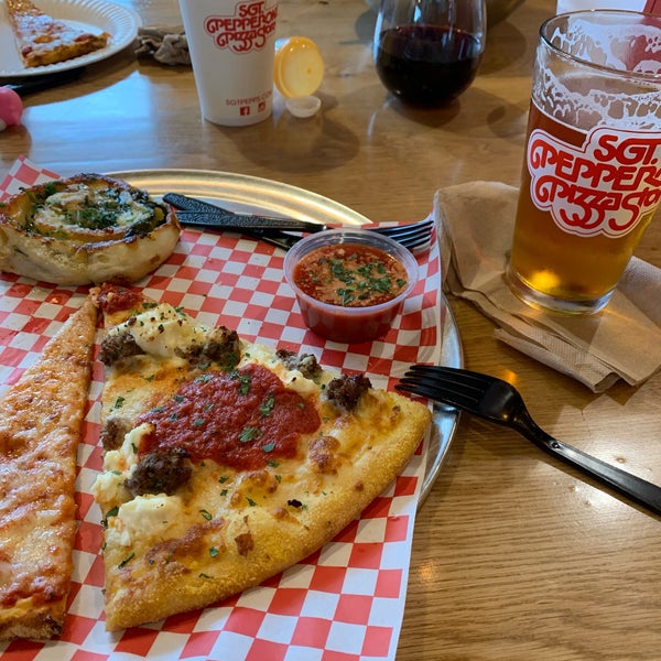 รูปภาพถ่ายที่ Sgt. Pepperoni&#39;s Pizza Store โดย Tony C. เมื่อ 6/26/2019