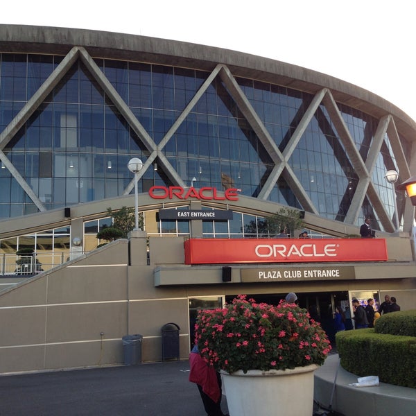 4/12/2013 tarihinde Michelle Mae T.ziyaretçi tarafından Oakland Arena'de çekilen fotoğraf