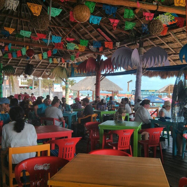 4/21/2013にCatalina L.がParadise Restaurant &amp; Beach Barで撮った写真