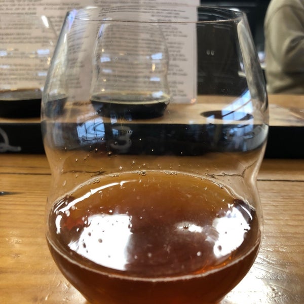 12/8/2019 tarihinde Jeff P.ziyaretçi tarafından Burnt Marshmallow Brewing and Rudbeckia Winery'de çekilen fotoğraf