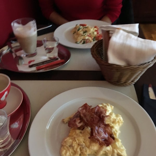 Had a great breakfast! I can only recommend their scrambled eggs. So yummy!!