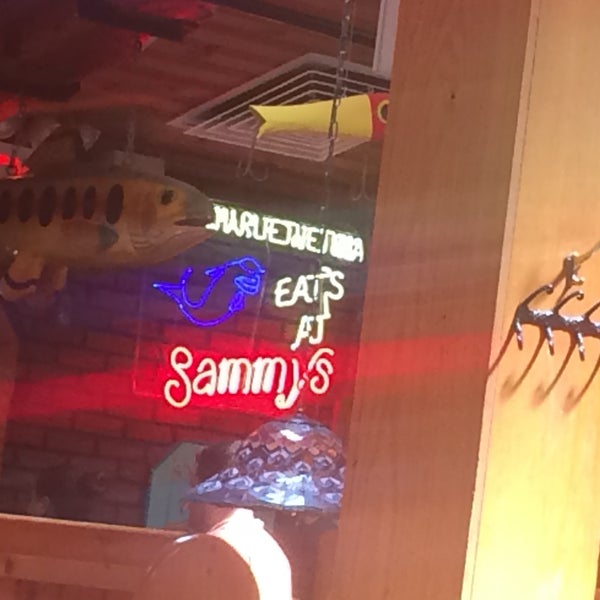 Foto scattata a Sammy&#39;s Fish Box Restaurant da Lino C. il 8/26/2017
