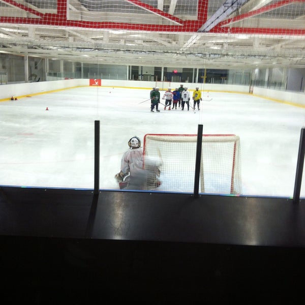 Каток санкт петербург ириновский проспект. Ледовая арена на ириновском проспекте. Санкт-петербург, ириновский проспект 24 корп. Каток ириновский. Каток санкт петербург ириновский проспект.