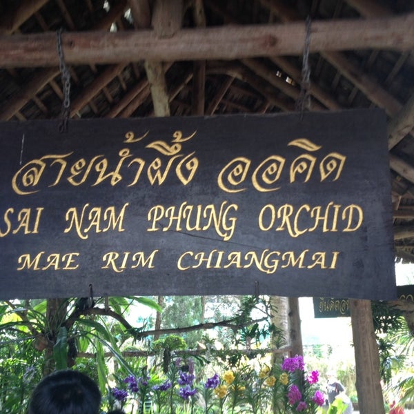 Photo taken at Sainamphung Orchids สวนกล้วยไม้สายน้ำผึ้ง by Sakkasem S. on 2/18/2014