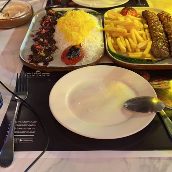 Das Foto wurde bei Iran Zamin Restaurant von M، am 12/8/2023 aufgenommen