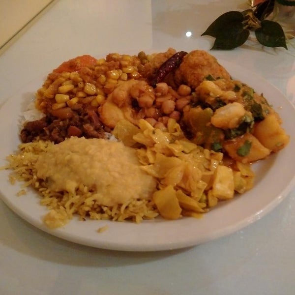 1/24/2017 tarihinde Renée H.ziyaretçi tarafından Gokul Indian Restaurant'de çekilen fotoğraf