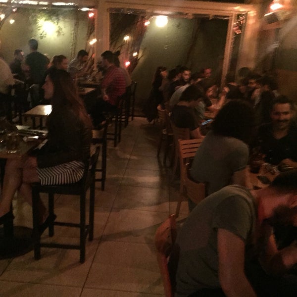 Foto scattata a Happy Hours Pub da Özge B. il 6/4/2016