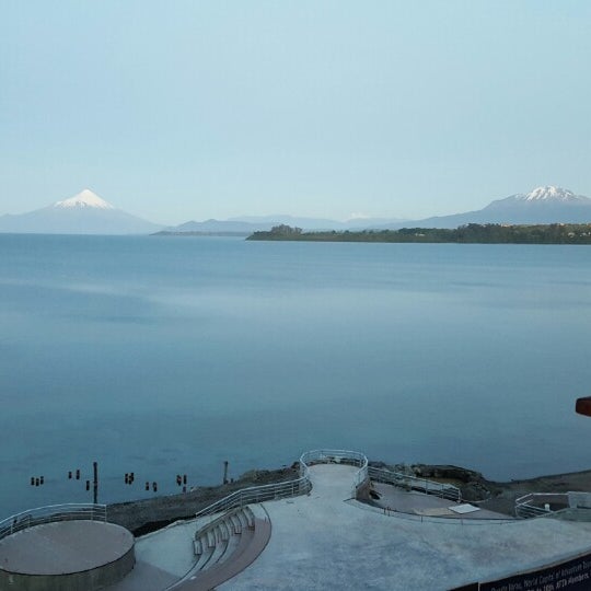 The rooms have lake view. With good weather, you can see the volcans. The hotel is very good.