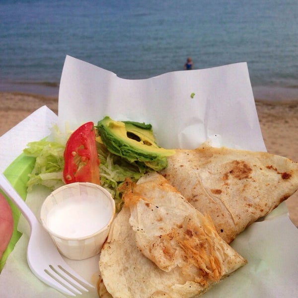 The chicken fajita quesadilla was surprisingly delicious, although they did forget my avocado & I had to go back up to the stand. Great beach food with lots of options & nice view. No tables on site.