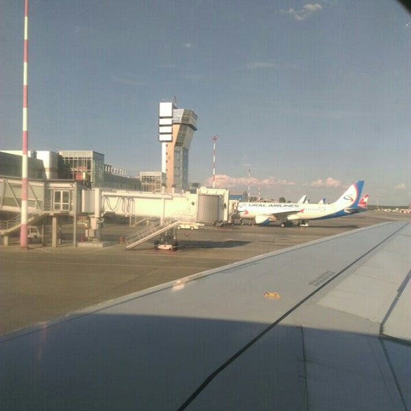 Самолет u6 624. U6 москва екатеринбург. Самолёт airbus a321 уральские авиалинии. U6 москва екатеринбург. Аэропорт кольцово red wings.