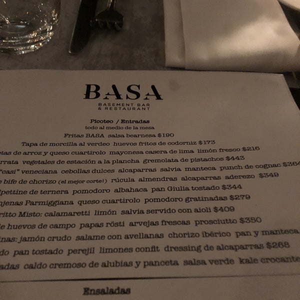 Das Foto wurde bei BASA - Basement Bar &amp; Restaurant von Gerardo G. am 10/28/2018 aufgenommen