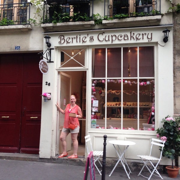 Foto diambil di Bertie&#39;s CupCakery oleh Jennifer H. pada 9/19/2014