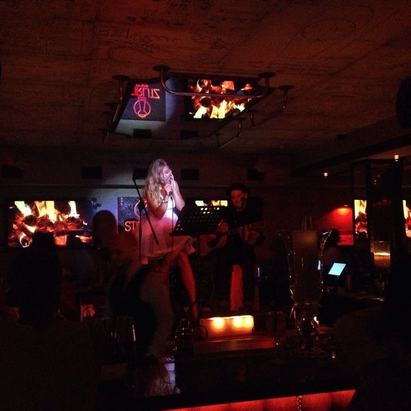 Foto scattata a STIRLITZ spy bar da Tanya R. il 7/26/2015