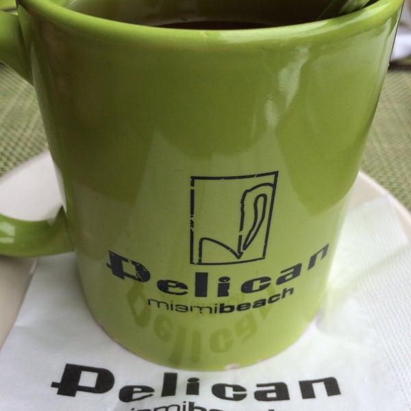รูปภาพถ่ายที่ The Pelican Hotel &amp; Cafe โดย Özlem E. เมื่อ 6/6/2015
