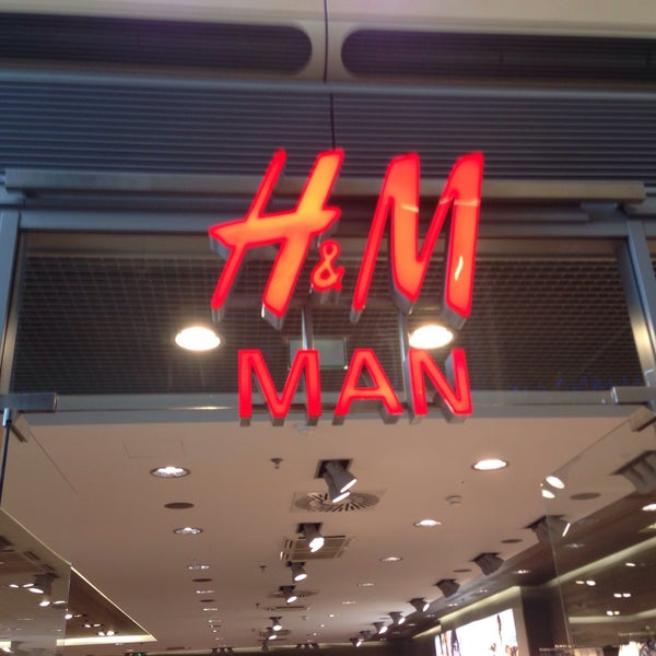 H M Clothing Store In Hamburg