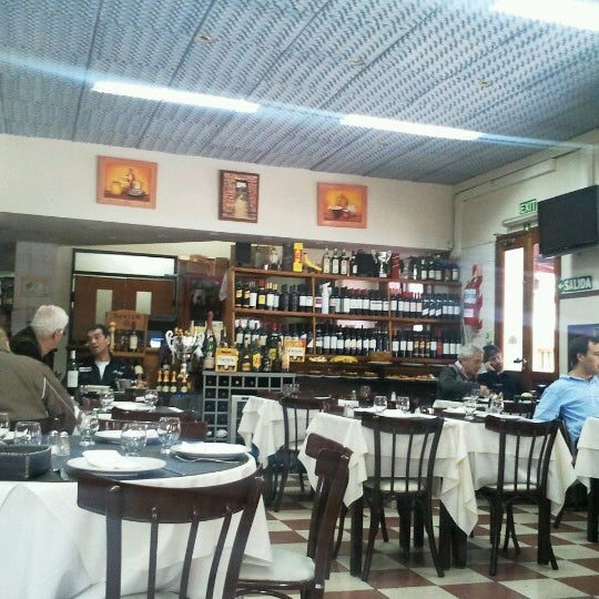 Foto diambil di La Segunda Restaurante oleh Mr. m -. pada 10/17/2012