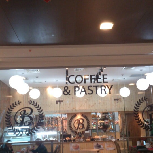 4/16/2013 tarihinde Nazira N.ziyaretçi tarafından Bellagio Coffee'de çekilen fotoğraf