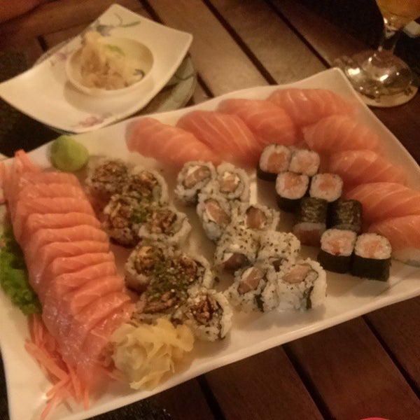 Foto tomada en H2O Sushi Bar  por Rafael T. el 2/8/2015