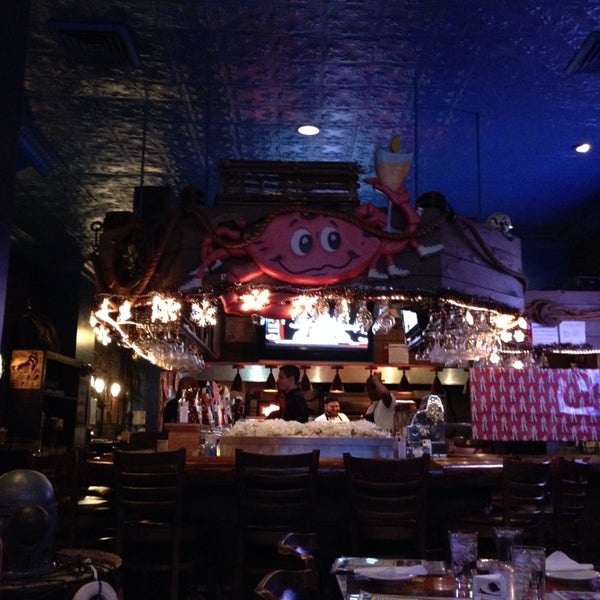 Photo prise au King Crab Tavern &amp; Seafood Grill par James L. le12/12/2013