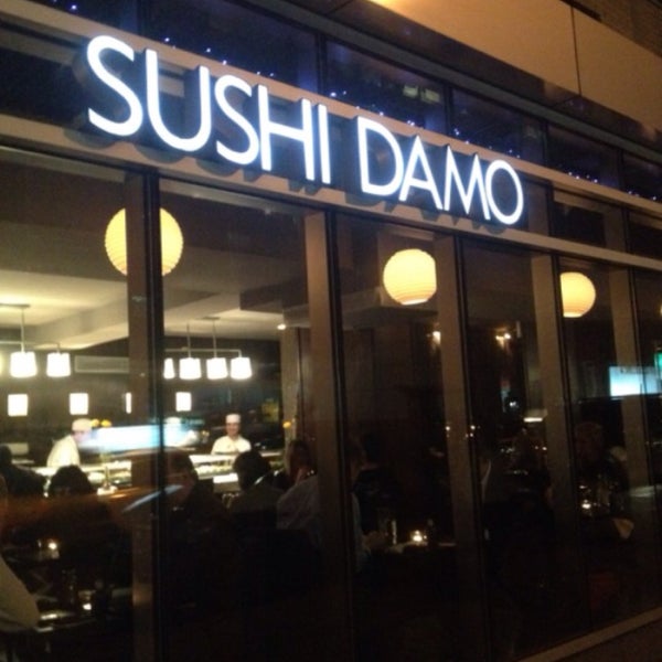 Foto tirada no(a) Sushi Damo por Mirta G. em 10/2/2015