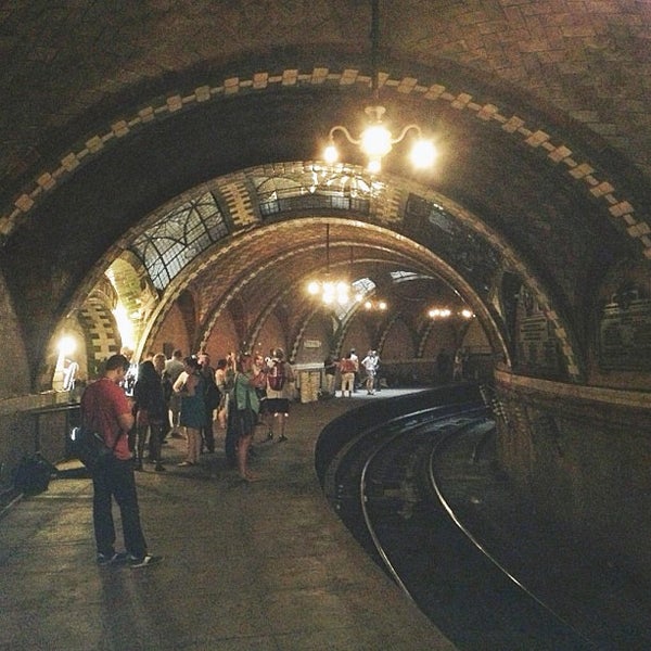 7/15/2013 tarihinde Luc J.ziyaretçi tarafından IRT Subway - City Hall (Abandoned)'de çekilen fotoğraf