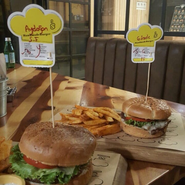 9/24/2016 tarihinde Aydoğan G.ziyaretçi tarafından Şef&#39;s Burger'de çekilen fotoğraf