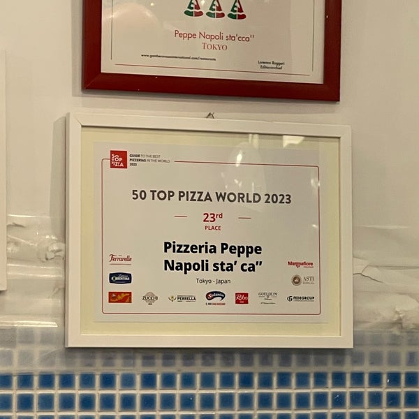 Снимок сделан в Pizzeria da peppe Napoli Sta&#39;ca пользователем HK 🫁 11/19/2023