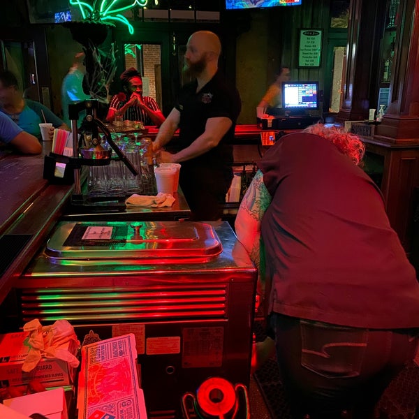 Foto diambil di Good Friends Bar &amp; Queenshead Pub oleh Billie H. pada 10/5/2019