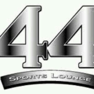 Foto tirada no(a) 44 Sports Lounge por Ohiyo B. em 10/30/2012