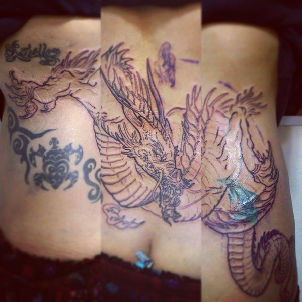 Foto tomada en Of Gods &amp; Monsters Tattooing (By Appointments only)  por Samuel M. el 11/21/2014