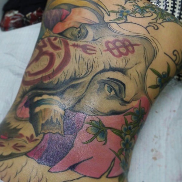 12/1/2014에 Samuel M.님이 Of Gods &amp; Monsters Tattooing (By Appointments only)에서 찍은 사진