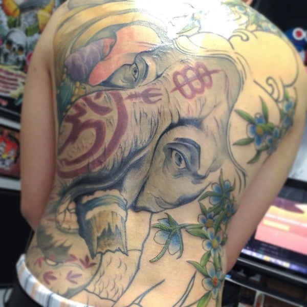 Foto tomada en Of Gods &amp; Monsters Tattooing (By Appointments only)  por Samuel M. el 10/29/2014