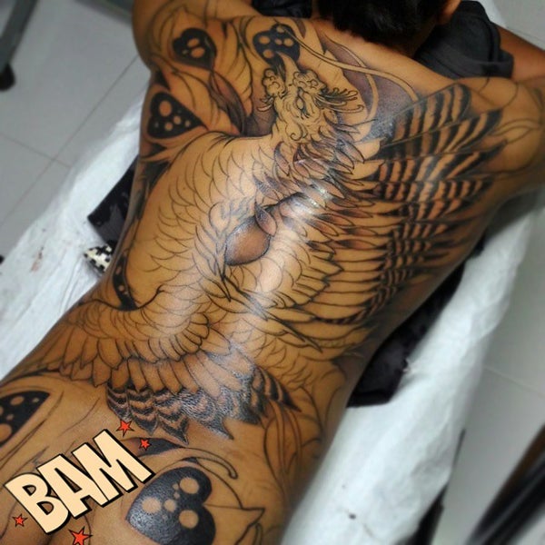 10/28/2014에 Samuel M.님이 Of Gods &amp; Monsters Tattooing (By Appointments only)에서 찍은 사진