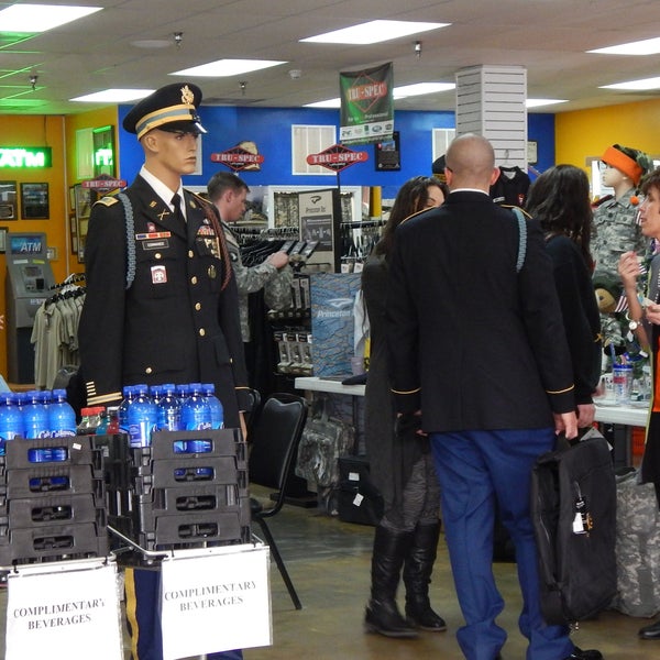 12/17/2013にCommando Military SupplyがCommando Military Supplyで撮った写真