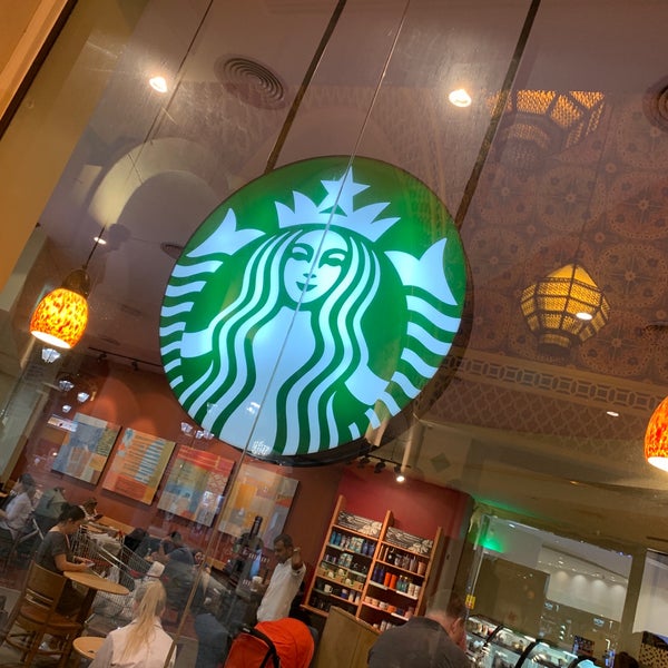 Снимок сделан в Starbucks пользователем Khalid ✨ 9/20/2019