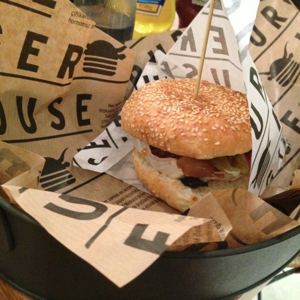 Burger House (Artık Kapalı) Migros Avm'da Burger Dükkanı