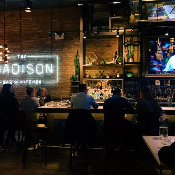Foto tirada no(a) The Madison Bar &amp; Kitchen por Ashley S. em 10/20/2018