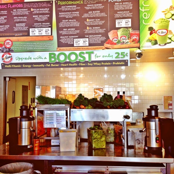 Photo taken at Robeks Fresh Juices &amp; Smoothies by Fernanda F. on 4/26/2014