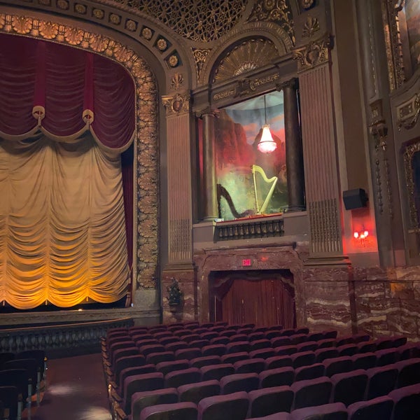 รูปภาพถ่ายที่ The Byrd Theatre โดย Cindy C B. เมื่อ 10/13/2019