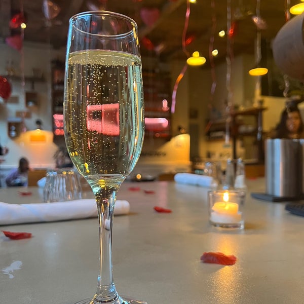 2/14/2023 tarihinde Cindy C B.ziyaretçi tarafından St Tropez Restaurant &amp; Wine Bar'de çekilen fotoğraf