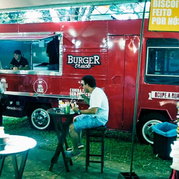 Foto scattata a Burger Truck da Ric M. il 4/27/2014