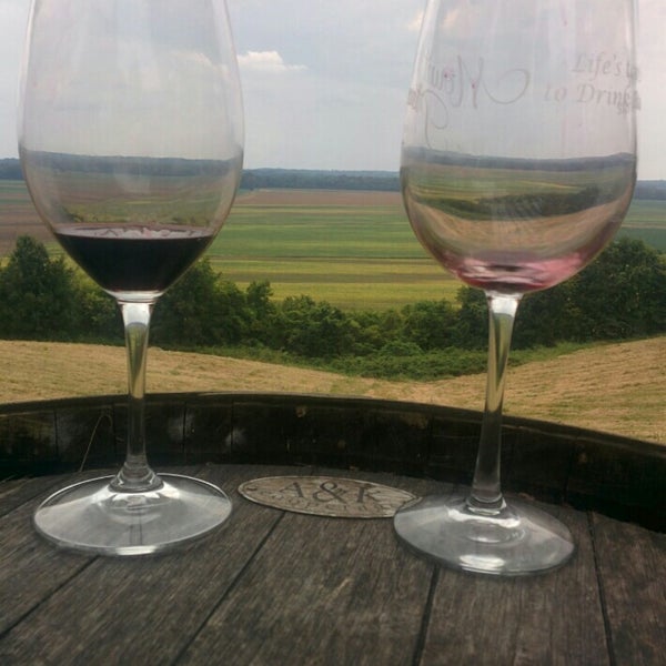 Foto diambil di Blumenhof Vineyards &amp; Winery oleh Sarah C. pada 9/9/2015