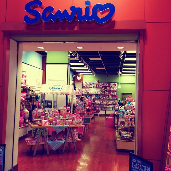 Sanrio Outlet Store - Grapevine Mills - 121 visitors