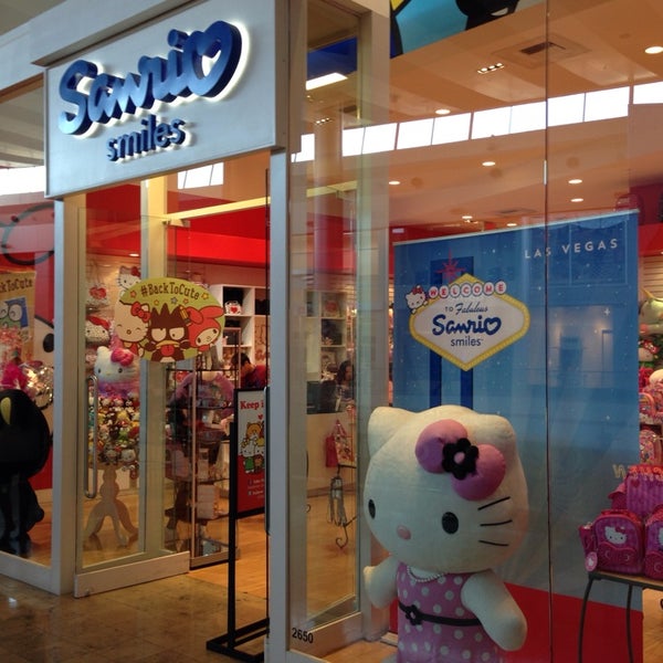 Sanrio  Sanrio store, Hello kitty store, Sanrio shop