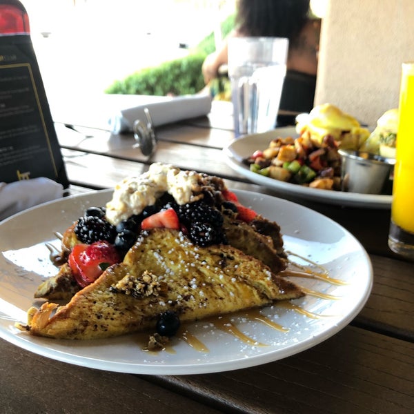 Photo taken at Breakfast Club by Aliya on 10/27/2019