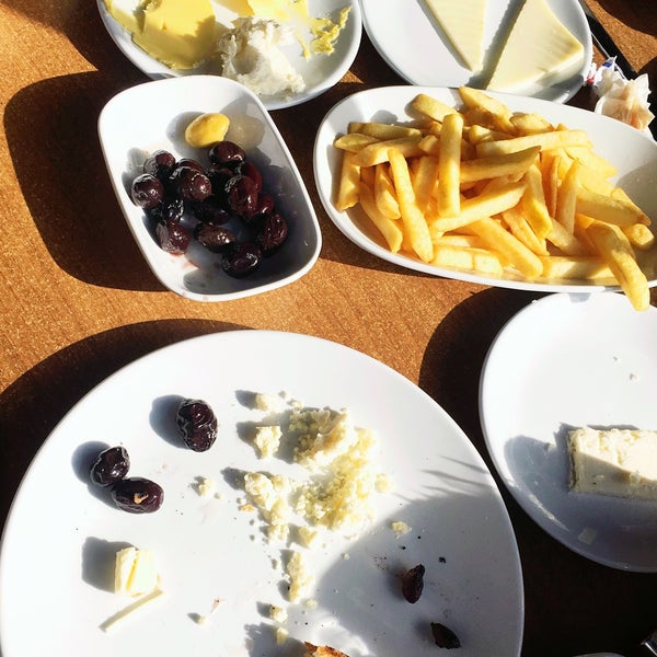 Photo taken at Yeşil Vadi Restaurant by Mücahit A. on 11/3/2018