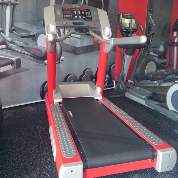 Life Fitness 9700 HR
