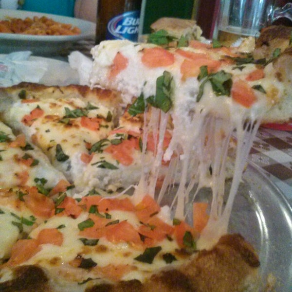 Das Foto wurde bei Boca&#39;s Best Pizza Bar von Boca&#39;s Best Pizza Bar am 2/1/2014 aufgenommen